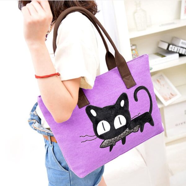 girl carrying purple beau moe cat tote bag